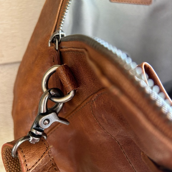 Spikes & Sparrow leather handbag crossbody strap and short handles. - Picture 5 of 8